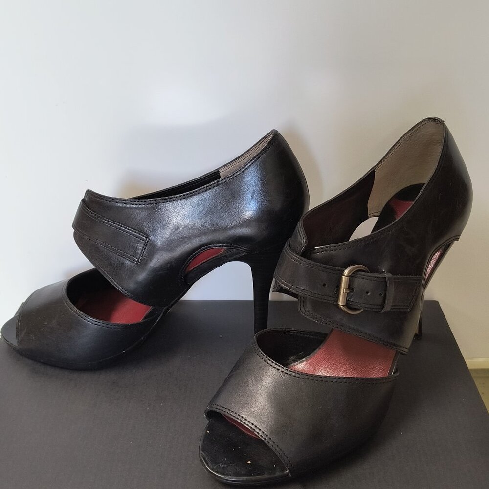 Max Studio Leather Heels 7.5